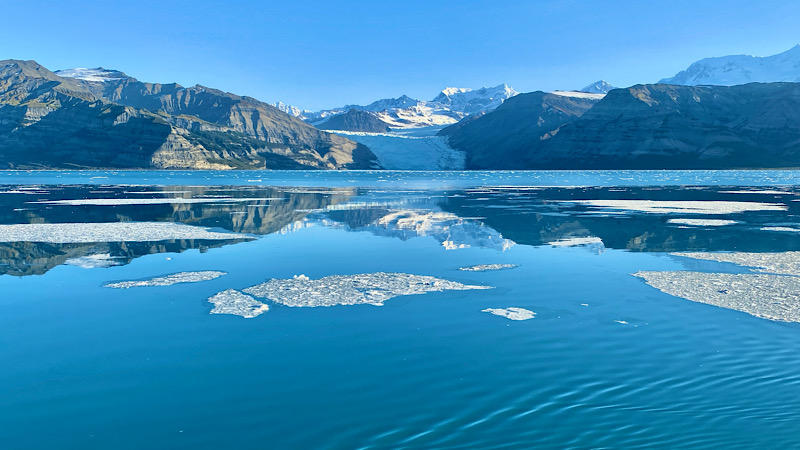 Taan-Fjord in der Icy Bay mit Gletscher