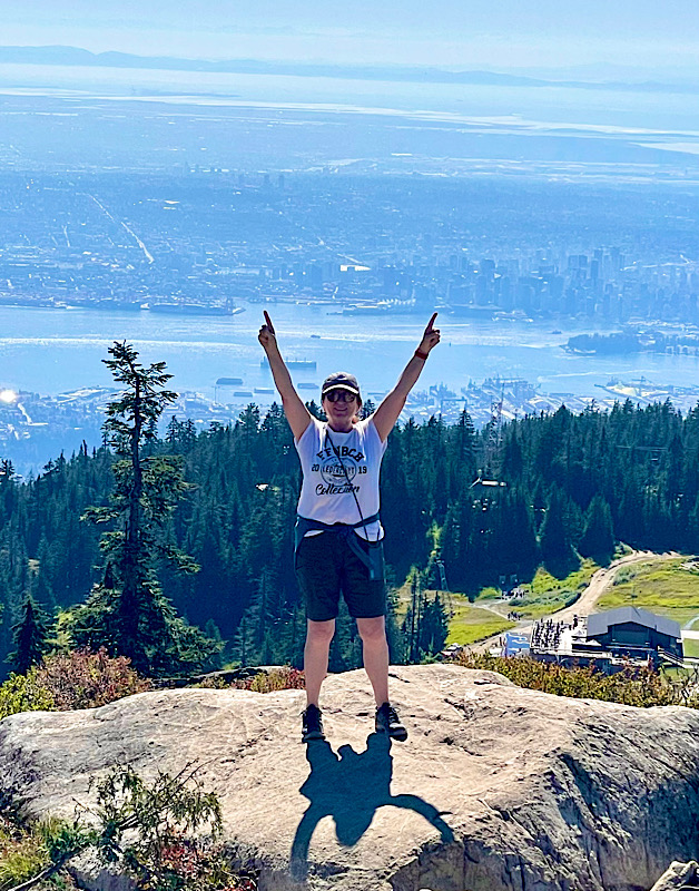 Jutta strahlend auf dem berg, Vancouver