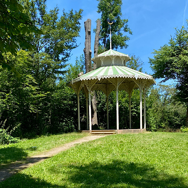 Pavillon im Park